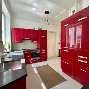 https://deluxe-downtown-apartment-with-a-fabulous-view.inbudapesthotels.com