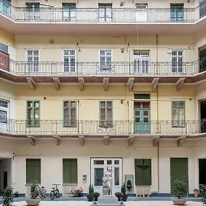 https://cozy-boho-apartment-super-central-netflix-bikes.inbudapesthotels.com